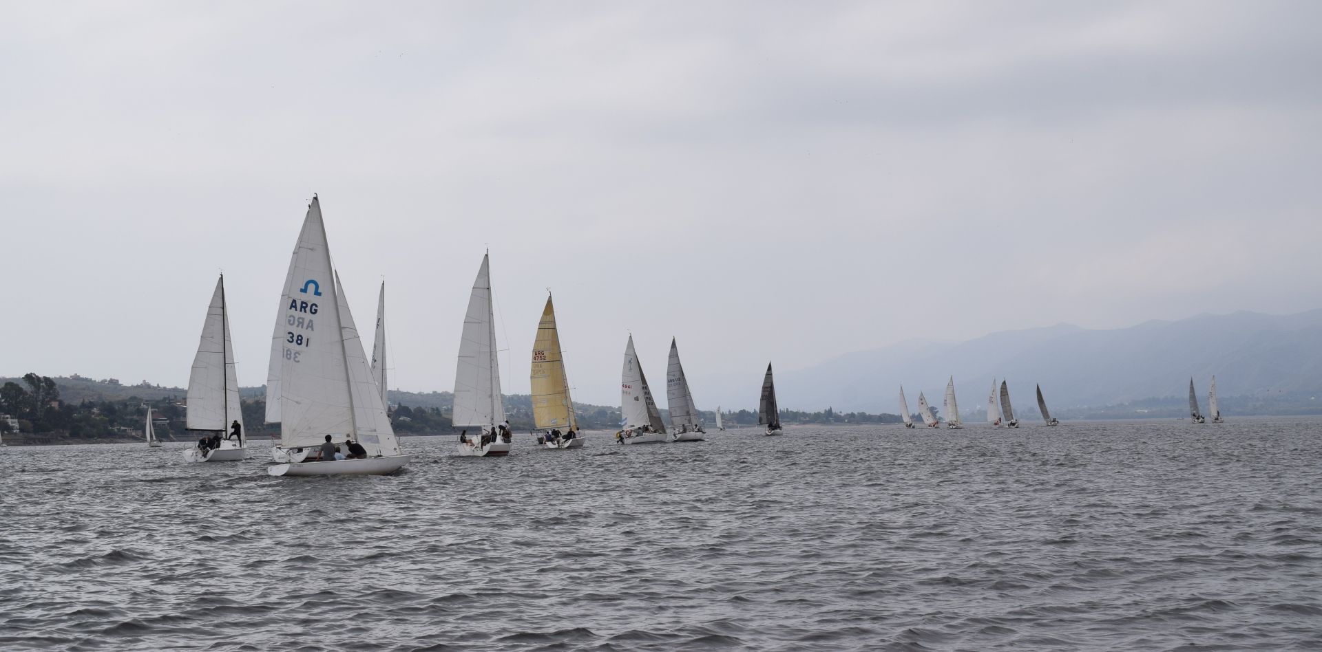COMPETENCIAS DE VELA EN EL LAGO SAN ROQUE