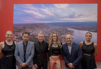 CARLOS PAZ SE PRESENTO EN SU STAND DE LA FIT PARA ESTA TEMPORADA 2022